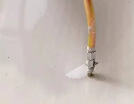 甘泉瓷砖空鼓维修公司专业解答在瓷砖铺贴过程中，如果使用的砂料过粗（如全部使用了粗砂），可能会导致以下问题